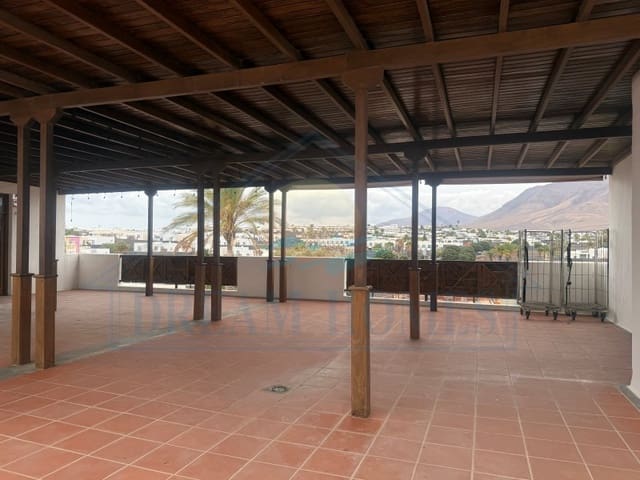 Kaupallinen vuokrattavana paikassa Playa Blanca, Yaiza - 1 050 € (Ref: 9300980)