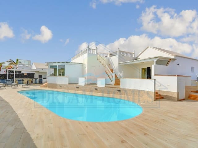 5 soverom Villa til salgs i Playa Blanca, Yaiza med svømmebasseng - € 880 000 (Ref: 9308704)