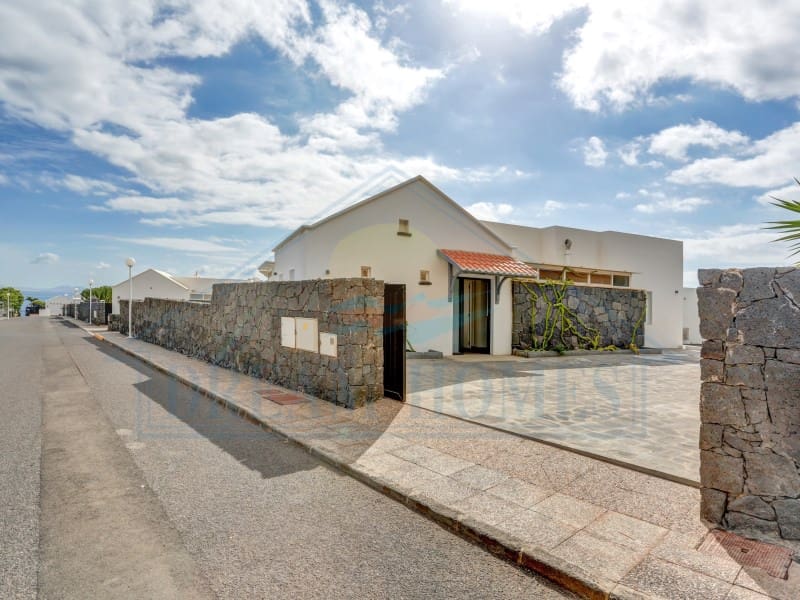 5 chambre Villa/Maison à vendre à Playa Blanca avec piscine - 880 000 € (Ref: 9308704)