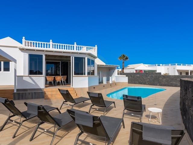 5 soverom Villa til salgs i Playa Blanca, Yaiza med svømmebasseng - € 880 000 (Ref: 9308704)