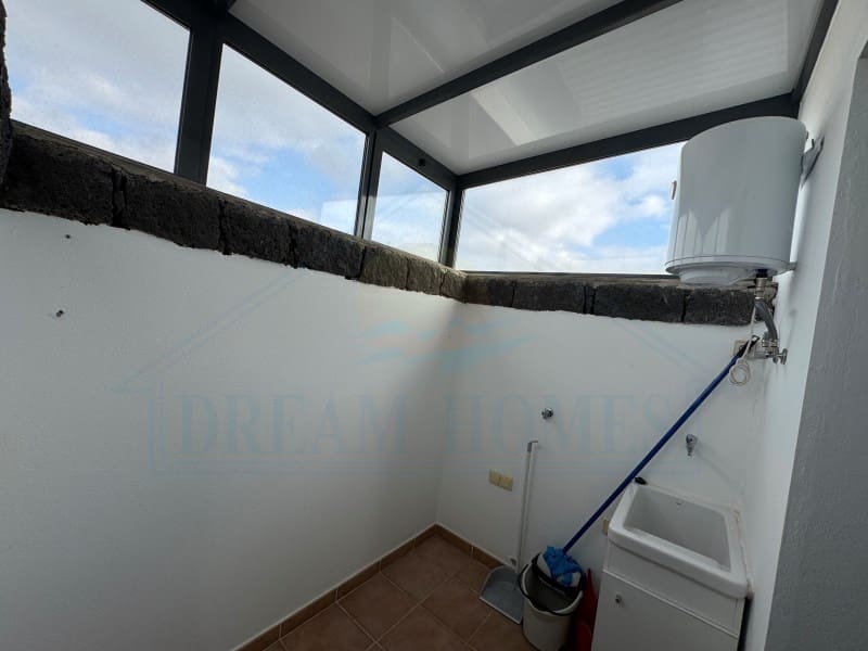 2 slaapkamer Appartement te koop in Costa Teguise met zwembad - € 410.000 (Ref: 9400841)