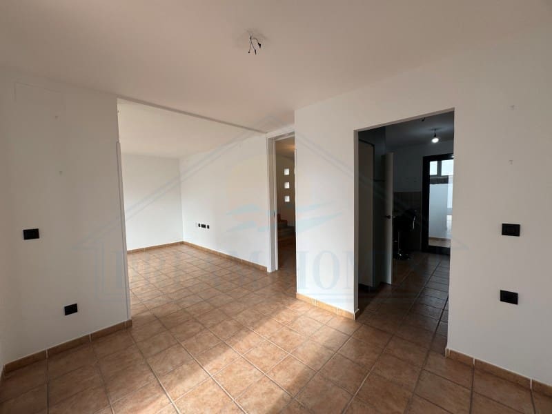 2 slaapkamer Appartement te koop in Costa Teguise met zwembad - € 410.000 (Ref: 9400841)