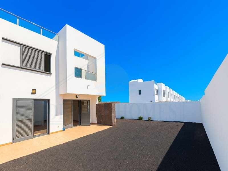 2 slaapkamer Appartement te koop in Costa Teguise met zwembad - € 410.000 (Ref: 9400841)