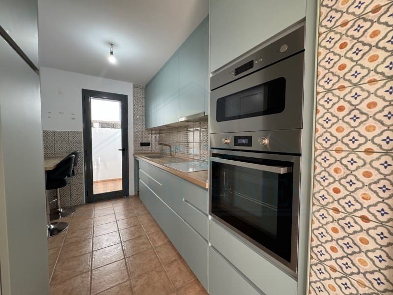 2 slaapkamer Appartement te koop in Costa Teguise met zwembad - € 410.000 (Ref: 9400841)