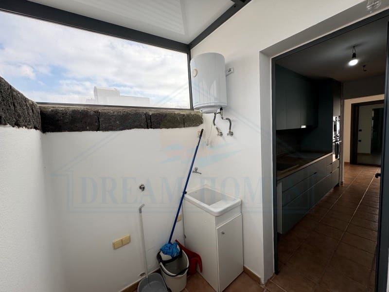 2 slaapkamer Appartement te koop in Costa Teguise met zwembad - € 410.000 (Ref: 9400841)