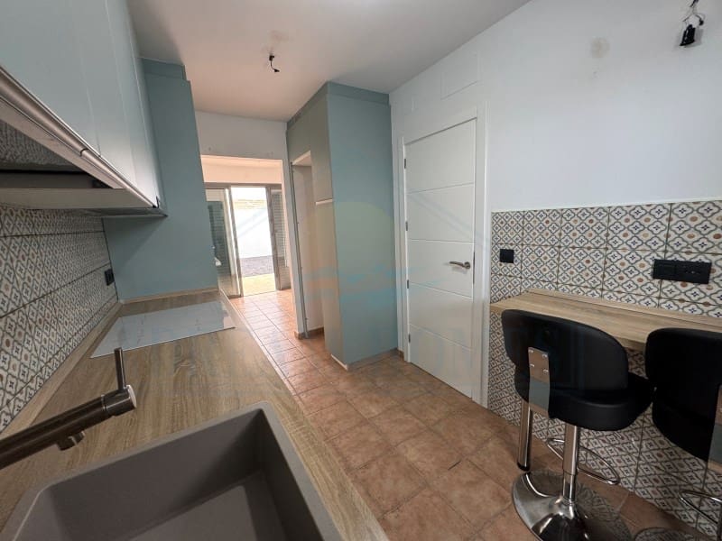 2 slaapkamer Appartement te koop in Costa Teguise met zwembad - € 410.000 (Ref: 9400841)