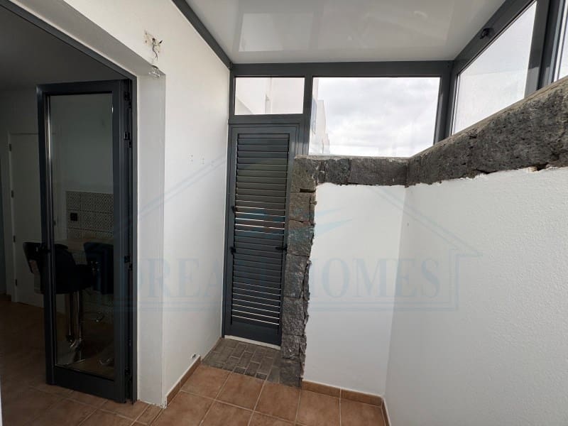 2 slaapkamer Appartement te koop in Costa Teguise met zwembad - € 410.000 (Ref: 9400841)