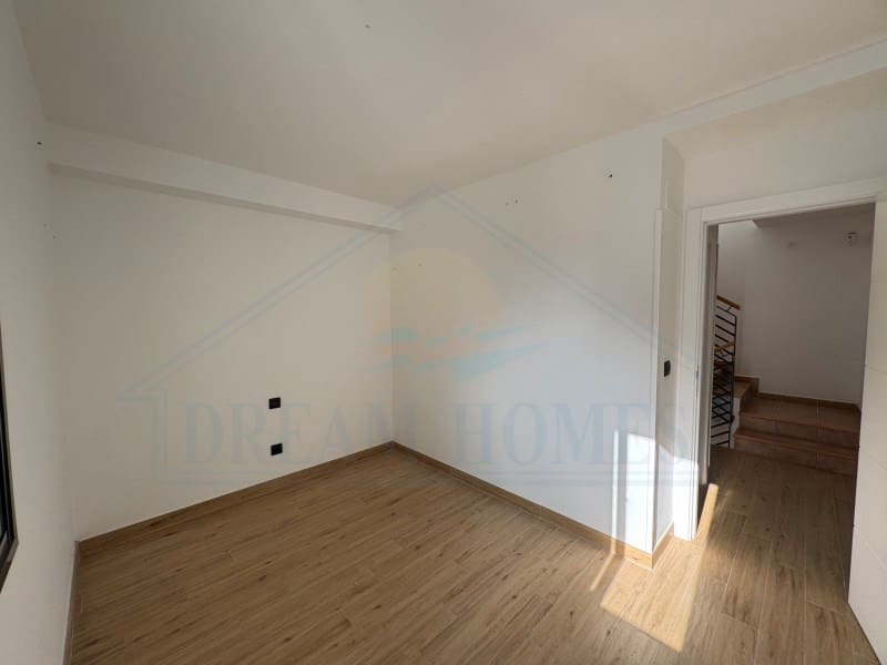 2 slaapkamer Appartement te koop in Costa Teguise met zwembad - € 410.000 (Ref: 9400841)