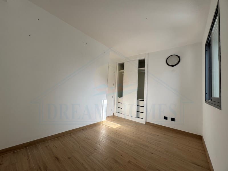 2 slaapkamer Appartement te koop in Costa Teguise met zwembad - € 410.000 (Ref: 9400841)