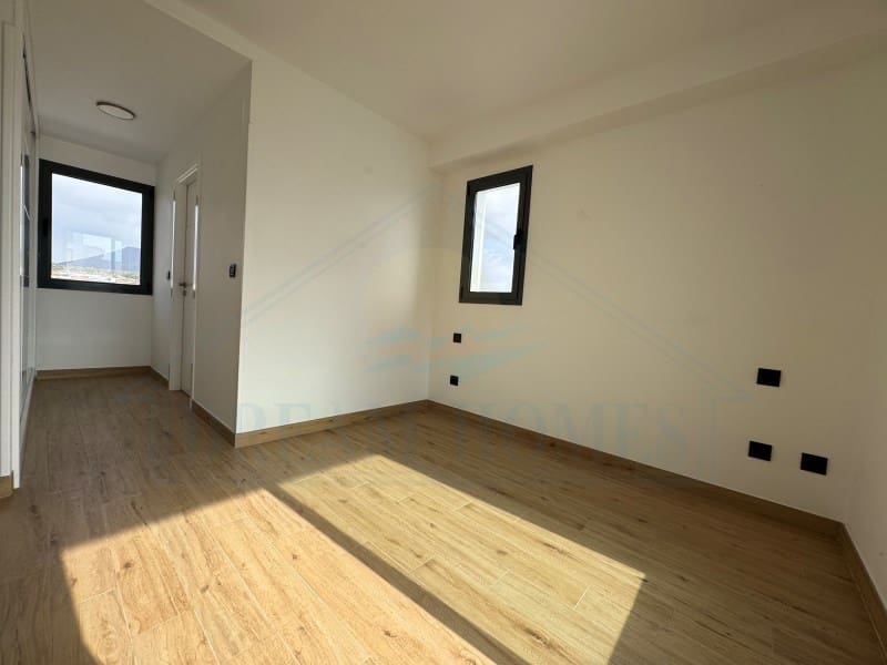 2 slaapkamer Appartement te koop in Costa Teguise met zwembad - € 410.000 (Ref: 9400841)