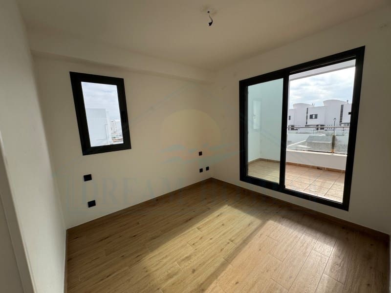 2 slaapkamer Appartement te koop in Costa Teguise met zwembad - € 410.000 (Ref: 9400841)