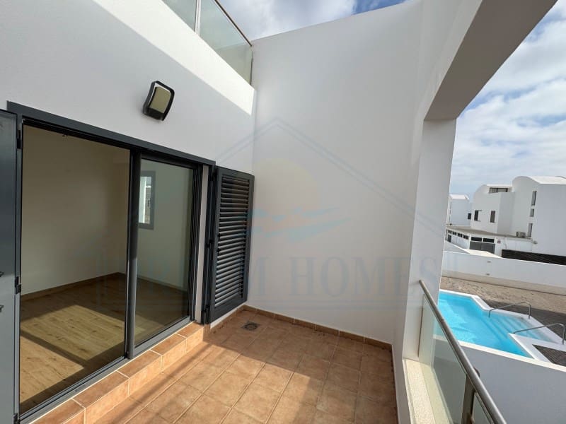 2 slaapkamer Appartement te koop in Costa Teguise met zwembad - € 410.000 (Ref: 9400841)