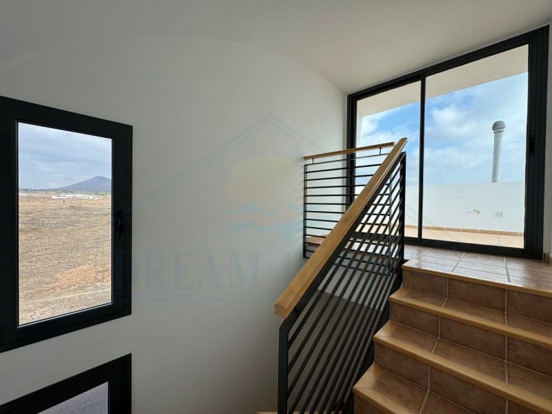 2 slaapkamer Appartement te koop in Costa Teguise met zwembad - € 410.000 (Ref: 9400841)