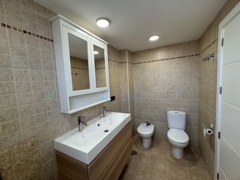 2 slaapkamer Appartement te koop in Costa Teguise met zwembad - € 410.000 (Ref: 9400841)