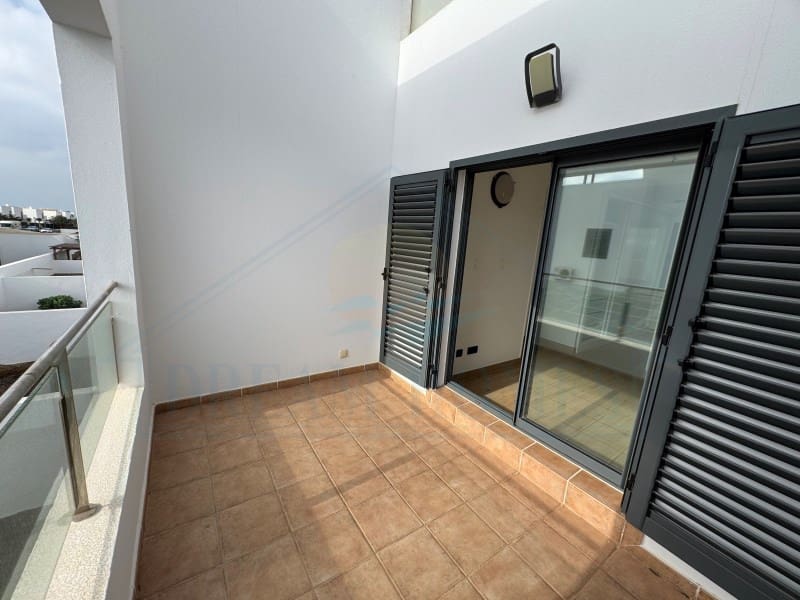 2 slaapkamer Appartement te koop in Costa Teguise met zwembad - € 410.000 (Ref: 9400841)