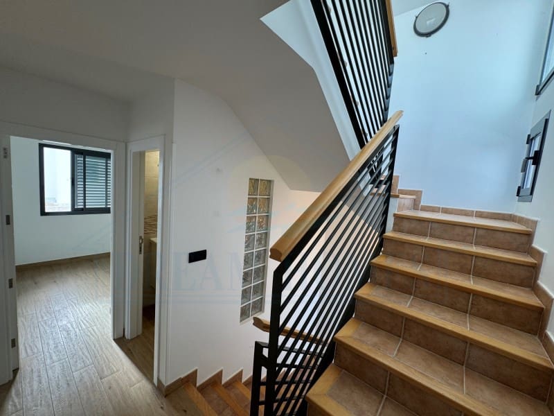 2 slaapkamer Appartement te koop in Costa Teguise met zwembad - € 410.000 (Ref: 9400841)