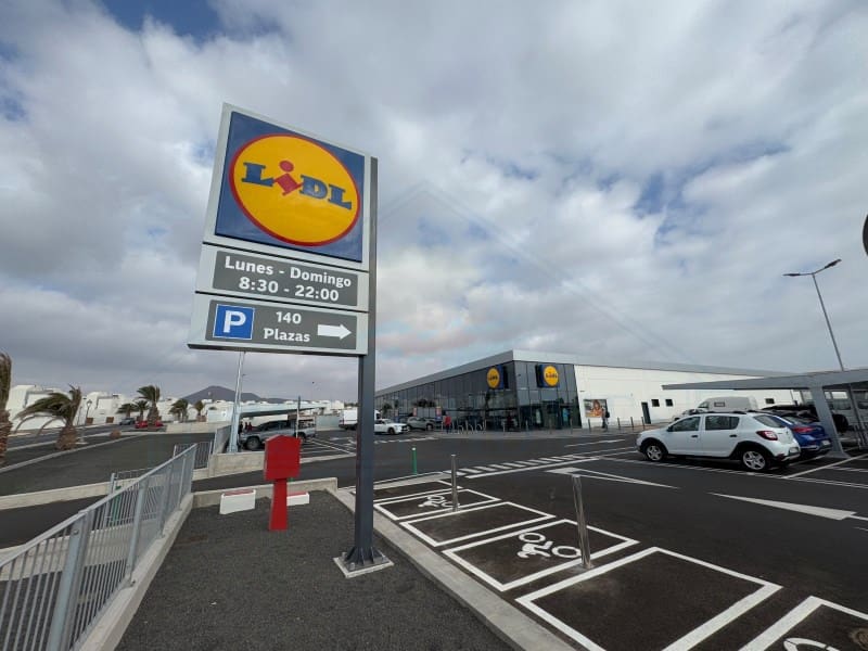 2 slaapkamer Appartement te koop in Costa Teguise met zwembad - € 410.000 (Ref: 9400841)