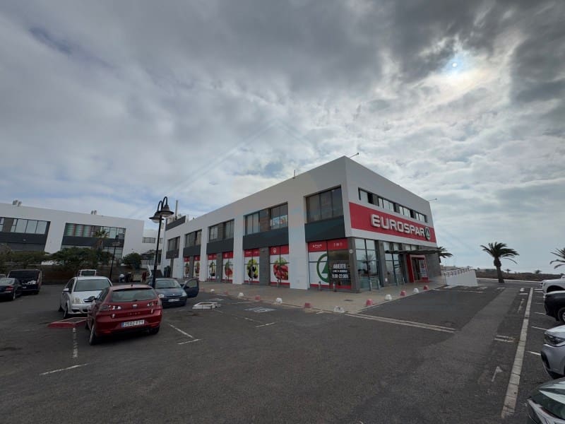 2 slaapkamer Appartement te koop in Costa Teguise met zwembad - € 410.000 (Ref: 9400841)