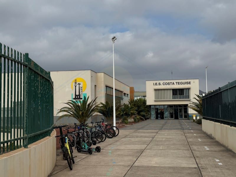 2 slaapkamer Appartement te koop in Costa Teguise met zwembad - € 410.000 (Ref: 9400841)