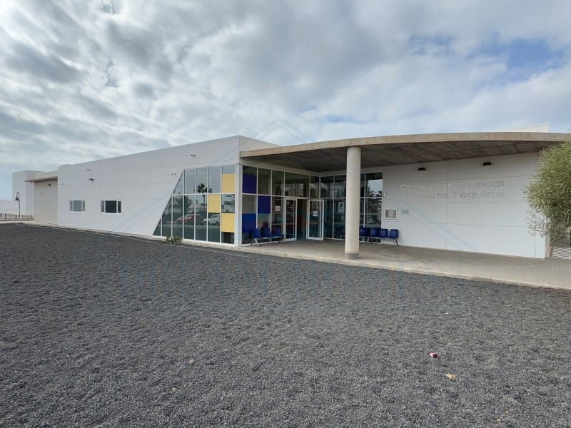 2 slaapkamer Appartement te koop in Costa Teguise met zwembad - € 410.000 (Ref: 9400841)