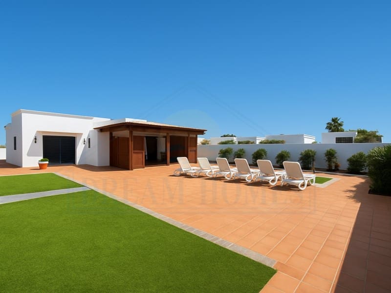 3 soverom Villa til salgs i Playa Blanca med svømmebasseng - € 570 000 (Ref: 9452333)