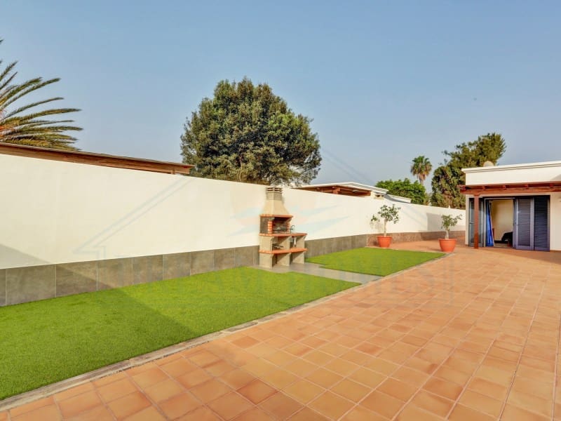 3 soverom Villa til salgs i Playa Blanca med svømmebasseng - € 570 000 (Ref: 9452333)