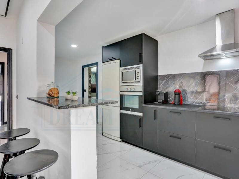 3 soverom Villa til salgs i Playa Blanca med svømmebasseng - € 570 000 (Ref: 9452333)