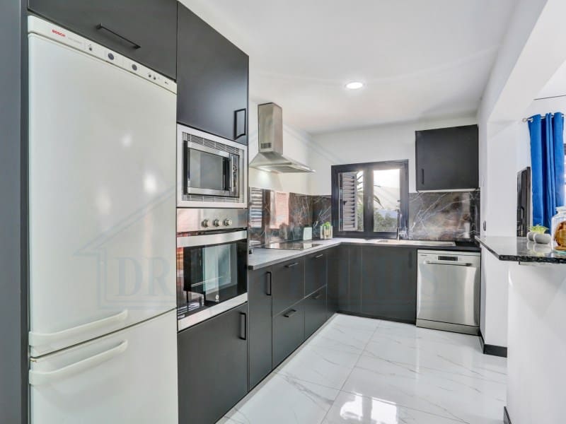 3 soverom Villa til salgs i Playa Blanca med svømmebasseng - € 570 000 (Ref: 9452333)