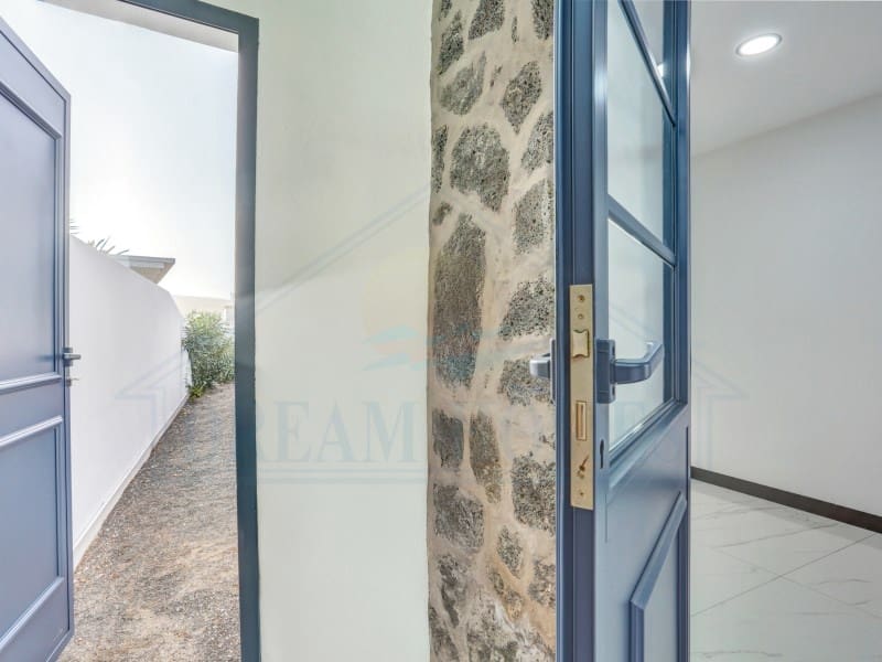 3 soverom Villa til salgs i Playa Blanca med svømmebasseng - € 570 000 (Ref: 9452333)