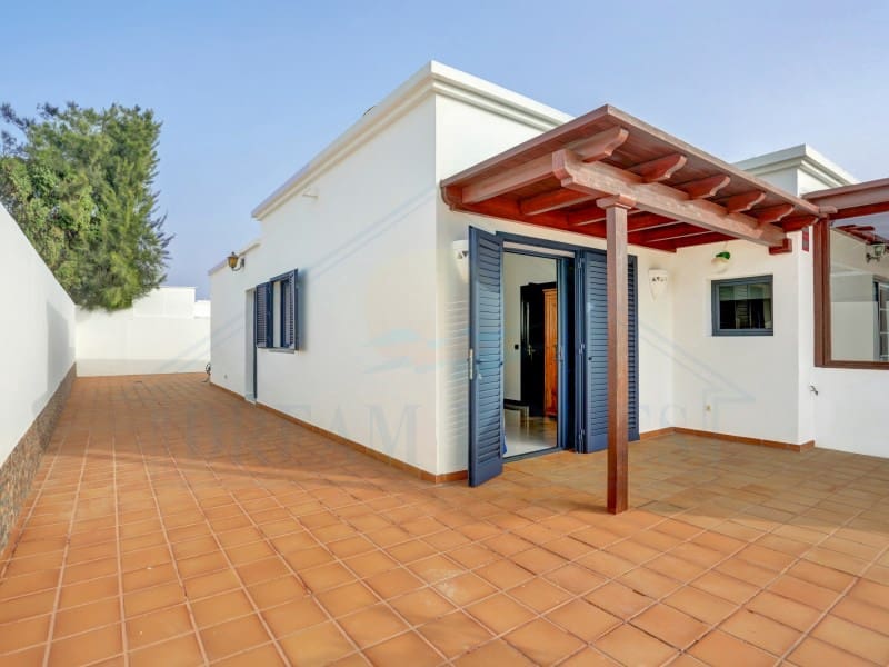 3 soverom Villa til salgs i Playa Blanca med svømmebasseng - € 570 000 (Ref: 9452333)