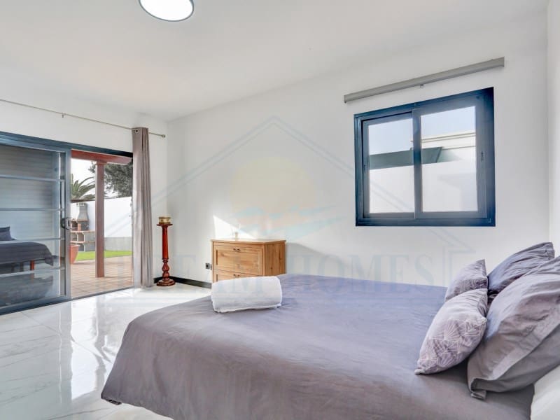 3 soverom Villa til salgs i Playa Blanca med svømmebasseng - € 570 000 (Ref: 9452333)