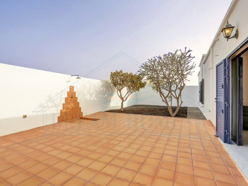 3 soverom Villa til salgs i Playa Blanca med svømmebasseng - € 570 000 (Ref: 9452333)