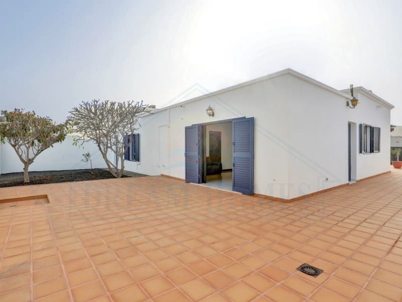 3 soverom Villa til salgs i Playa Blanca med svømmebasseng - € 570 000 (Ref: 9452333)