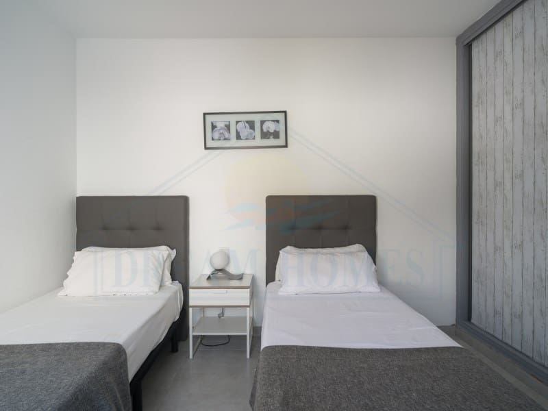 Casa de 3 habitaciones en Playa Blanca en venta con piscina - 440.000 € (Ref: 9986825)