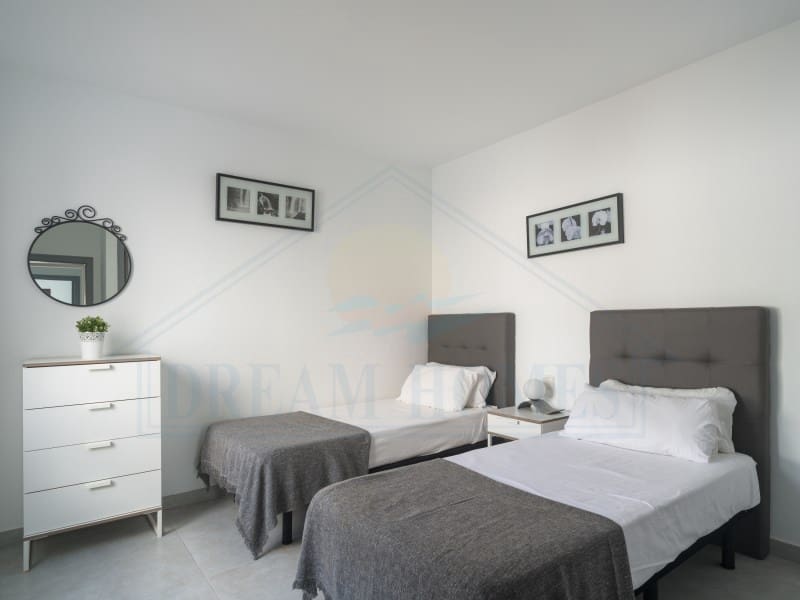 Casa de 3 habitaciones en Playa Blanca en venta con piscina - 440.000 € (Ref: 9986825)
