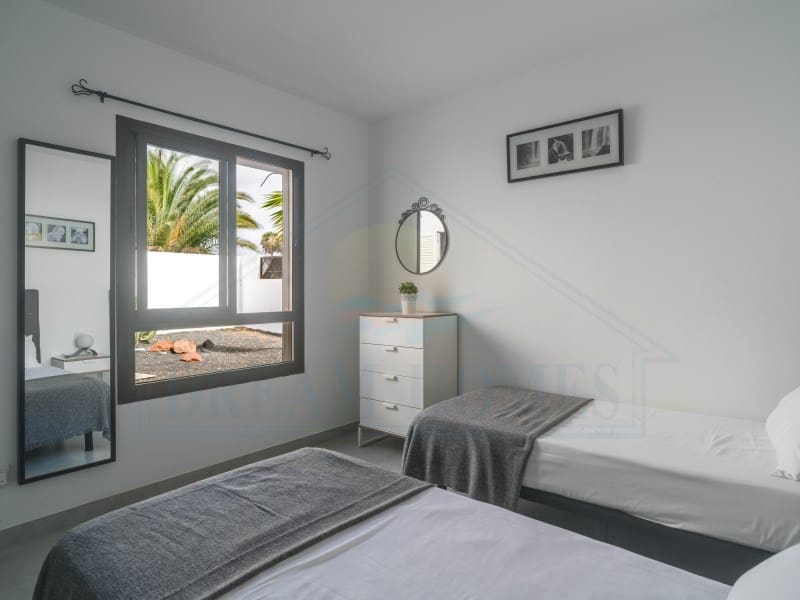 Casa de 3 habitaciones en Playa Blanca en venta con piscina - 440.000 € (Ref: 9986825)