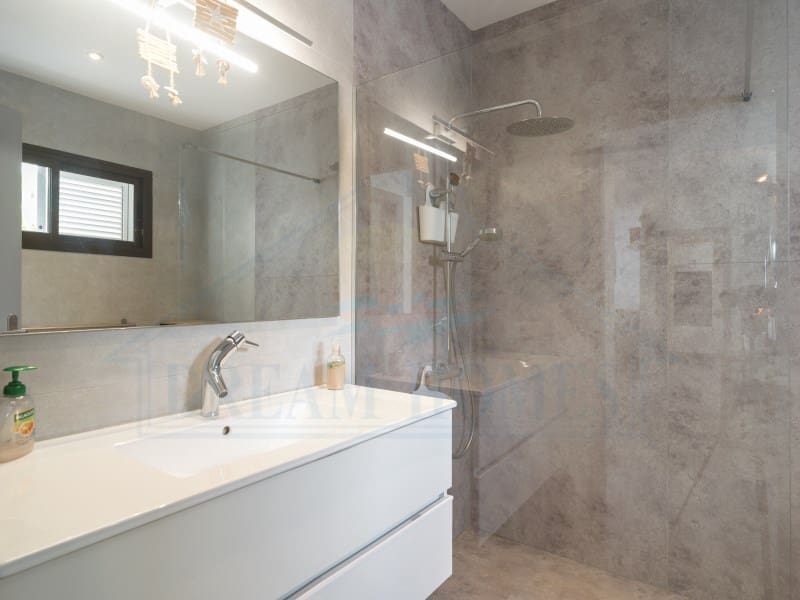 Casa de 3 habitaciones en Playa Blanca en venta con piscina - 440.000 € (Ref: 9986825)