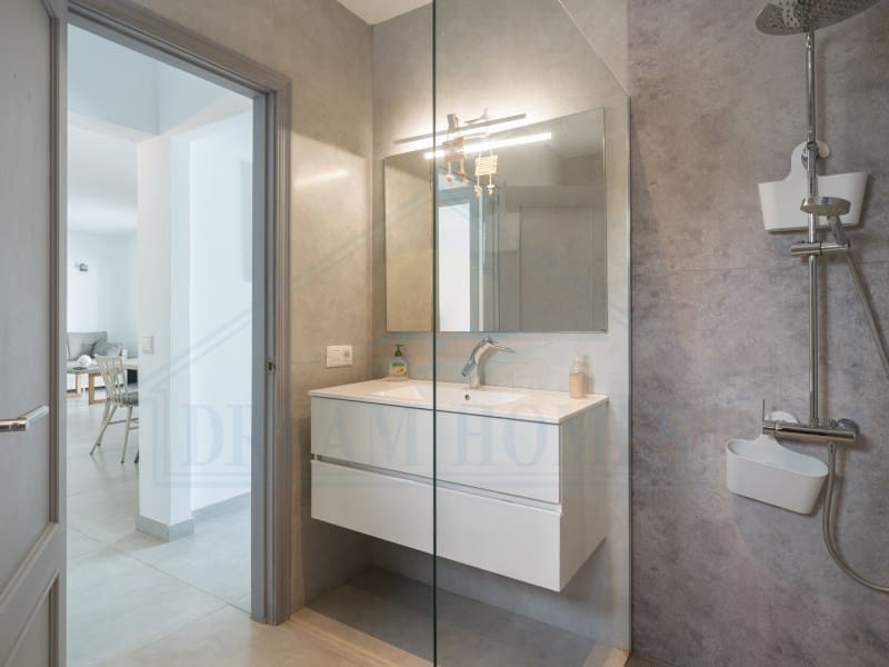 Casa de 3 habitaciones en Playa Blanca en venta con piscina - 440.000 € (Ref: 9986825)