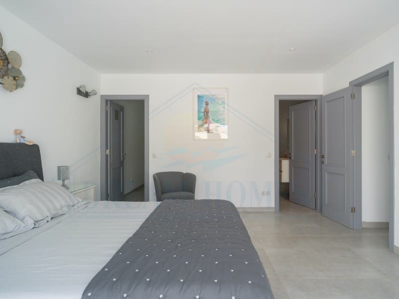 Casa de 3 habitaciones en Playa Blanca en venta con piscina - 440.000 € (Ref: 9986825)