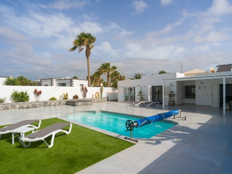 Casa de 3 habitaciones en Playa Blanca en venta con piscina - 440.000 € (Ref: 9986825)