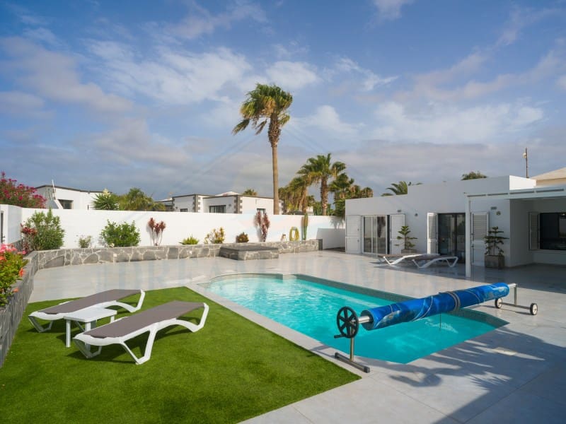 Casa de 3 habitaciones en Playa Blanca en venta con piscina - 440.000 € (Ref: 9986825)