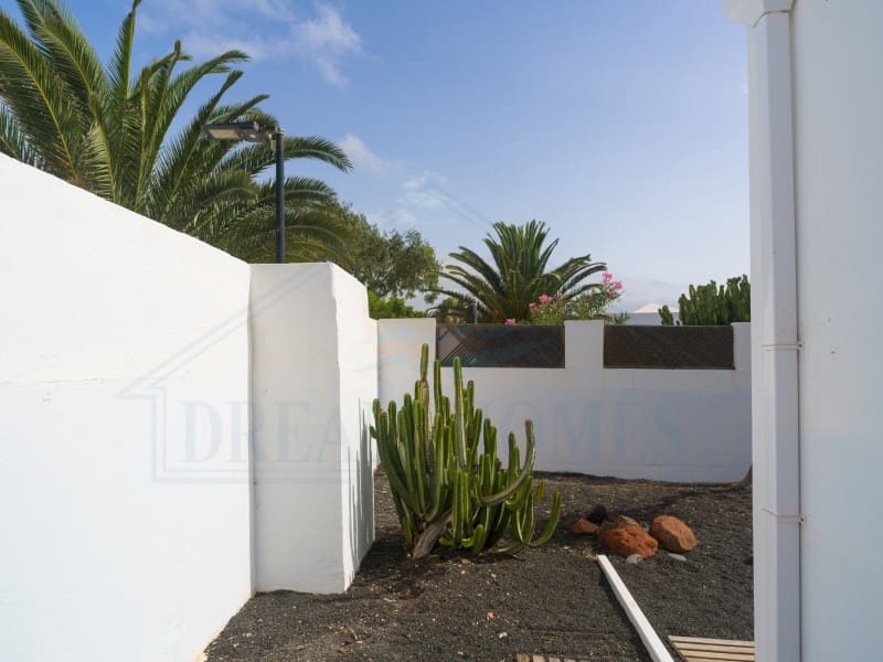 Casa de 3 habitaciones en Playa Blanca en venta con piscina - 440.000 € (Ref: 9986825)