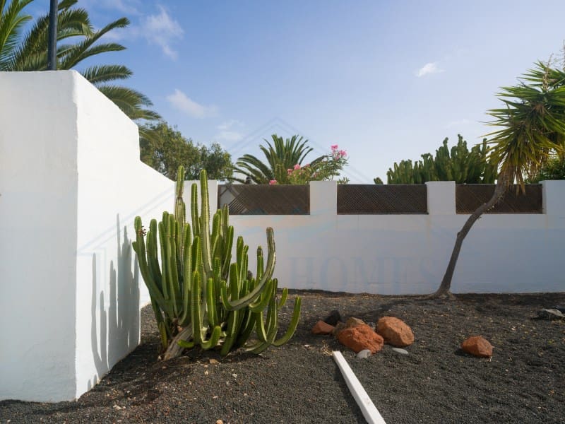 Casa de 3 habitaciones en Playa Blanca en venta con piscina - 440.000 € (Ref: 9986825)