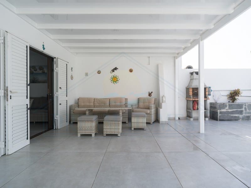 Casa de 3 habitaciones en Playa Blanca en venta con piscina - 440.000 € (Ref: 9986825)