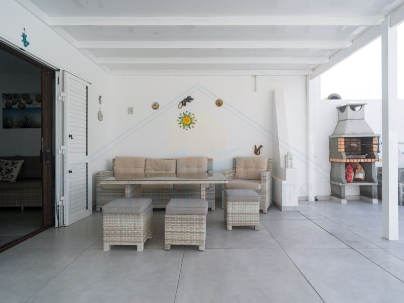 Casa de 3 habitaciones en Playa Blanca en venta con piscina - 440.000 € (Ref: 9986825)