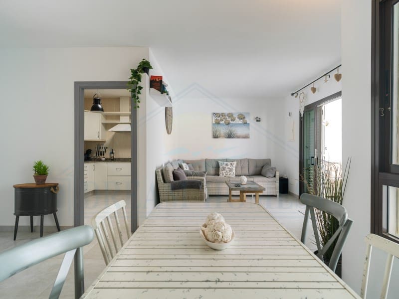 Casa de 3 habitaciones en Playa Blanca en venta con piscina - 440.000 € (Ref: 9986825)