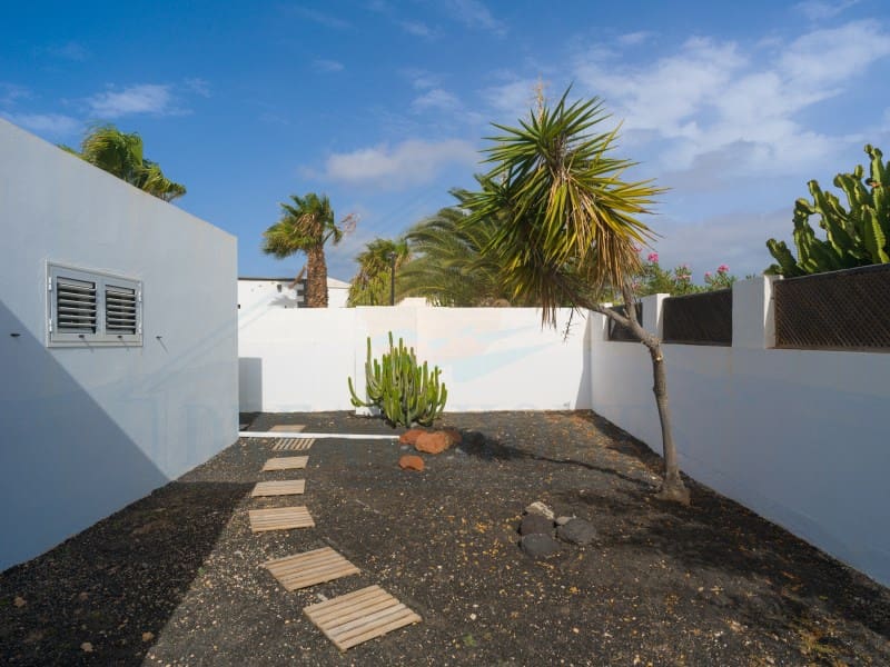 Casa de 3 habitaciones en Playa Blanca en venta con piscina - 440.000 € (Ref: 9986825)