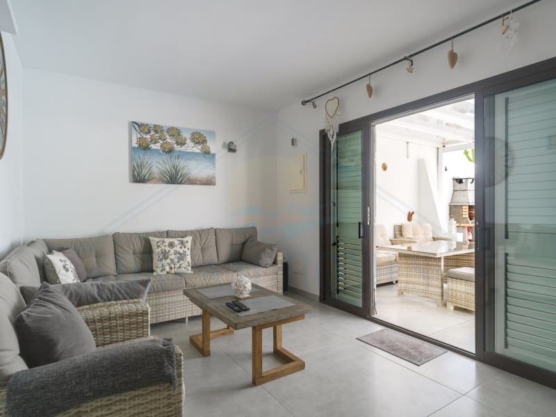 Casa de 3 habitaciones en Playa Blanca en venta con piscina - 440.000 € (Ref: 9986825)