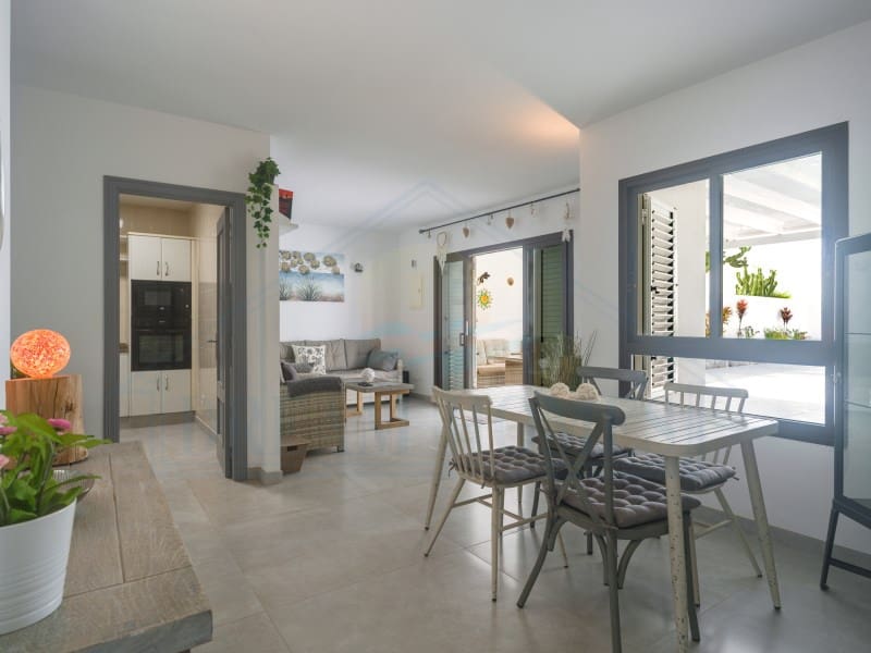 Casa de 3 habitaciones en Playa Blanca en venta con piscina - 440.000 € (Ref: 9986825)