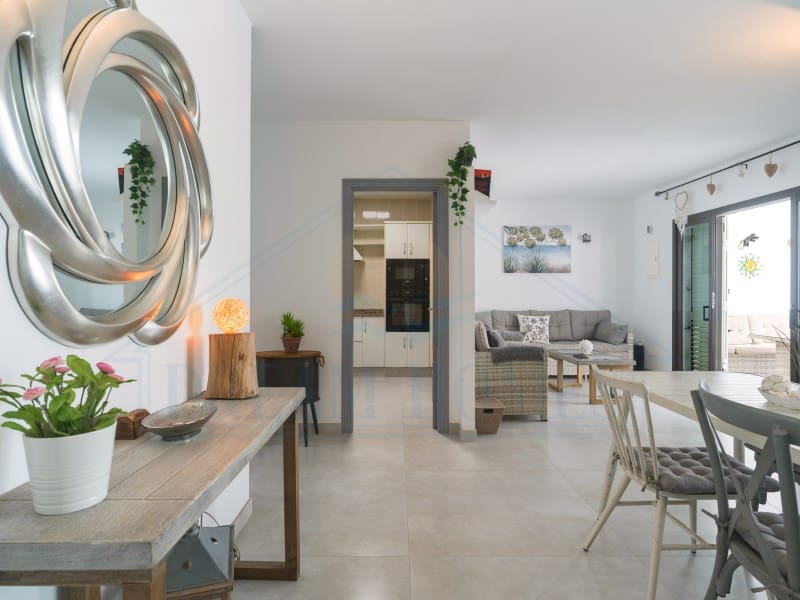 Casa de 3 habitaciones en Playa Blanca en venta con piscina - 440.000 € (Ref: 9986825)